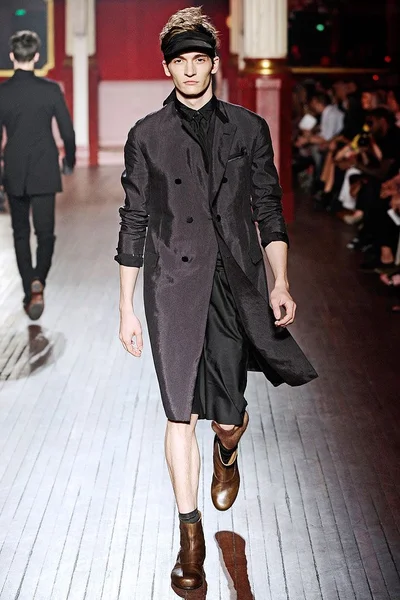Look 3